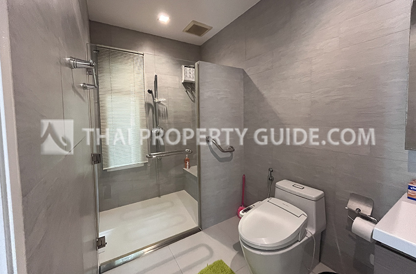 House with Shared Pool in Bangnatrad 